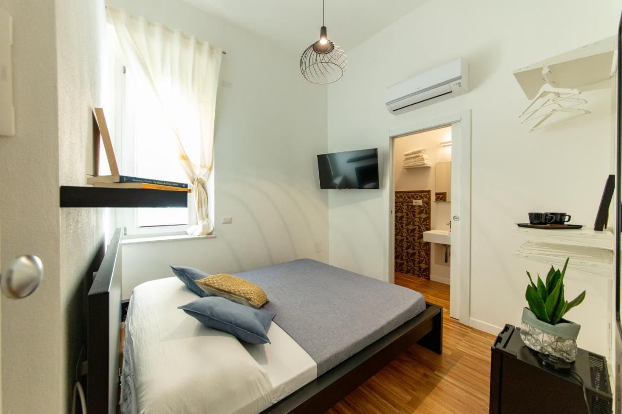 Lele'S Rooms Cagliari Ngoại thất bức ảnh
